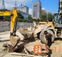 www.jizz大屁股肥肥女人高温下的坚守｜道路建设者用汗水铺就畅通路